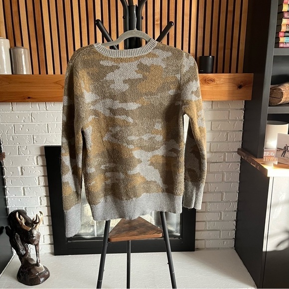 Banana Republic Women's Wool Blend Camouflage Knit Sweater - Size S - Picture 2 of 4